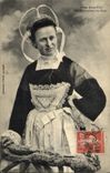 CPA Folklore Jeune fille de Chateauneuf du Faou