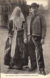 CPA Folklore Nouveaux maries de Plougastel Daoulas