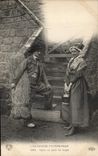 CPA Folklore Auvergne Idylle au seuil du logis