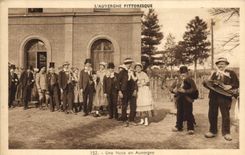 CPA Folklore Une noce en Auvergne Mariage