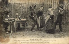 CPA Folklore Auvergne La bourree