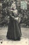 CPA Folklore Auvergnate en costume de fete