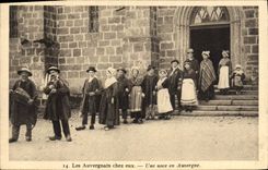 CPA Folklore Les Auvergnats chez eux Une noce en Auvergne