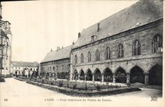 CPA Laon Cour interieure du Palais de justice 