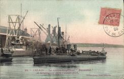 CPA Bateau de guerre Calais Le contre torpilleur Durandal et torpilleurs dans l'avant port 