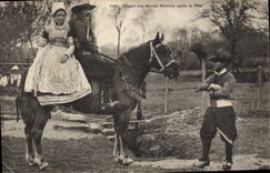 CPA Folklore Depart des Marins Bretons apres la fete Cheval