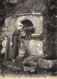 CPA Folklore Vieux puits au Bourg