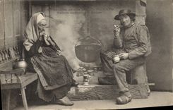 CPA Folklore Distraction des vieux jours La pipe et le flip Vieillards des environs de Quimper Tabac