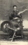 CPA Folklore Vieille fileuse Bretonne