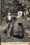 CPA Folklore Noce bretonne au pays de Cornouailles Les maries Mariage