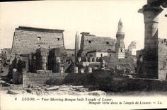 CPA Egypt Egypte Luxor Mosquee batie dans le Temple de Louxor