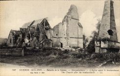CPA Militaria Bataille de la Somme Marquivilliers L'eglise apres le bombardement