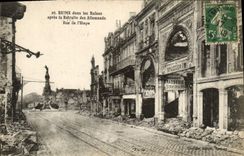 CPA Militaria Reims apres la retraite des Allemands Rue de l'Etape