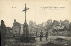 CPA Militaria L'Argonne Ruines d'Avocourt La croix a ete respectee par les obus 