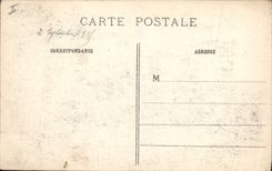 CPA Militaria L'eglise de Suippes bombardee par les Allemands