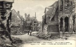 CPA Militaria Albert Une rue apres le bombardement