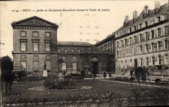 CPA Metz Jardin et sculptures decoratives devant le Palais de justice 