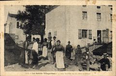 CPA Folklore Une bourree sur la place publique