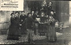 CPA Folklore Auvergne La bourree