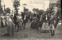 CPA Folklore Une bourree a huit Anciens costumes du Velay