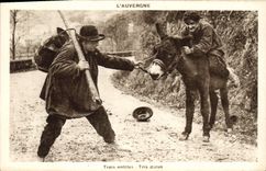 CPA Folklore Auvergne Trois entetes Tris darus