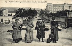CPA Folklore Types d'Auvergnates allant vendre au marche TOP