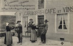 CPA Folklore Auvergne La Bourree M Licardies