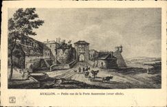 CPA Chateau Avallon Petite vue de la Porte Auxerroise