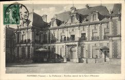 CPA Poitiers Prefecture Pavillon central de la Cour d'honneur
