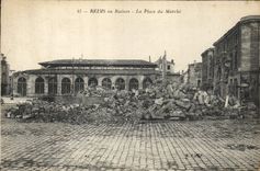 CPA Militaria Reims en ruines La Place du Marche