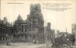 CPA Militaria Guerre universelle Arras l'entree de la Mairie et la Rue Jasques le Caron bombardement