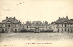 CPA Poitiers Hotel de la Prefecture 