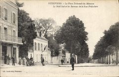 CPA Pithiviers La Place Duhamel du Monceau Le Mail Sud et les bureaux de la Sous Prefecture 