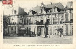 CPA Prefecture Poitiers Pavillon central de la Cour d'Honneur