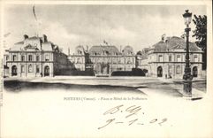 CPA Poitiers Place et Hotel de la Prefecture 