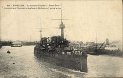 CPA Bateau de guerre St Nazaire Ernest Renan Chantiers et Ateliers de l'Atlantique quitte le port