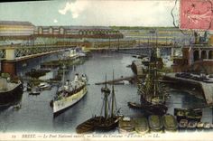 CPA Bateau de guerre Brest Le pont national ouvert Sortie du croiseur d'Estrees