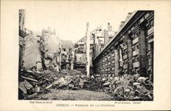CPA Militaria Amiens Passage de la Comedie