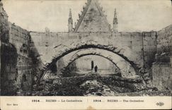 CPA Militaria Reims La cathedrale 