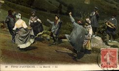 CPA Folklore Auvergne La bourree