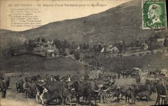 CPA Folklore Auvergne Depart d'une vacherie pour la montagne Vaches