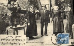 CPA Folklore Auvergne La bourree Presentation des dames