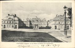 CPA Poitiers La place et l'hotel de la Prefecture 