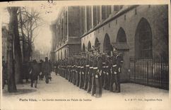 CPA Palais de Justice Paris Vecu La Garde montante au Palais de Justice Militaria TOP