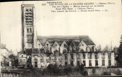 CPA Militaria Chateau Thierry Vue vers l'eglise Maison incendiee par les bombes