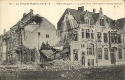 CPA Militaria Ypres La place de la Gare apres le bombardement