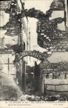 CPA Militaria Rue voisine de la cathedrale de Reims apres les bombardements 