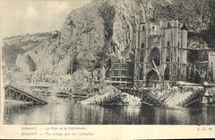 CPA Militaria Dinant Le pont et la cathedrale