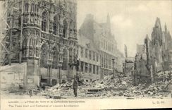 CPA Militaria Louvain L'Hotel de ville et la cathedrale bombardees