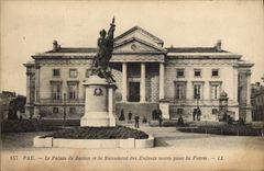 CPA Palais de justice et le Monument des enfants morts pour la Patrie Pau  